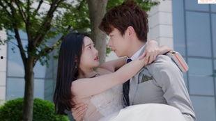 女人梦见众人吃瓜,女人梦中众人吃瓜背后的寓意解析