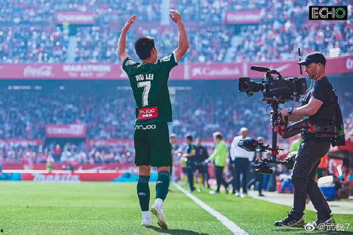 西班牙人吃瓜,瓜果飘香，尽享清凉时光