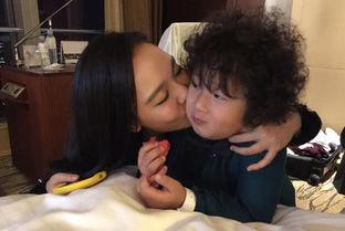 吻吻吃瓜,揭秘娱乐圈甜蜜背后的秘密